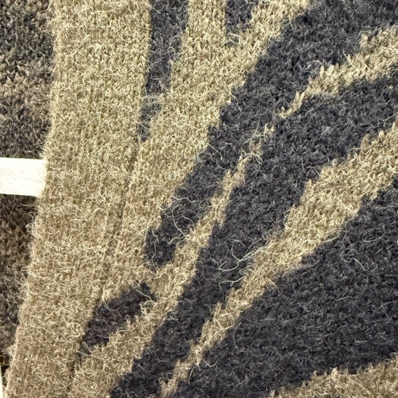 Heartloom Nola Cardi - Picture 9 of 9